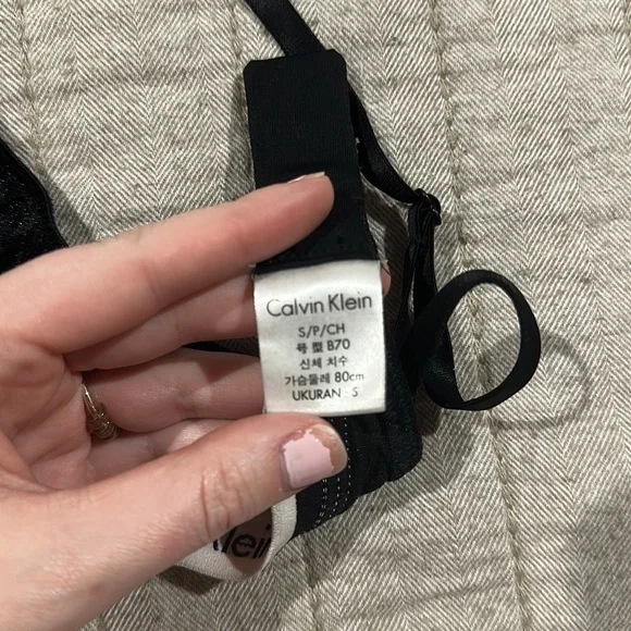 Calvin Klein- velvet bralette - Picture 3 of 3